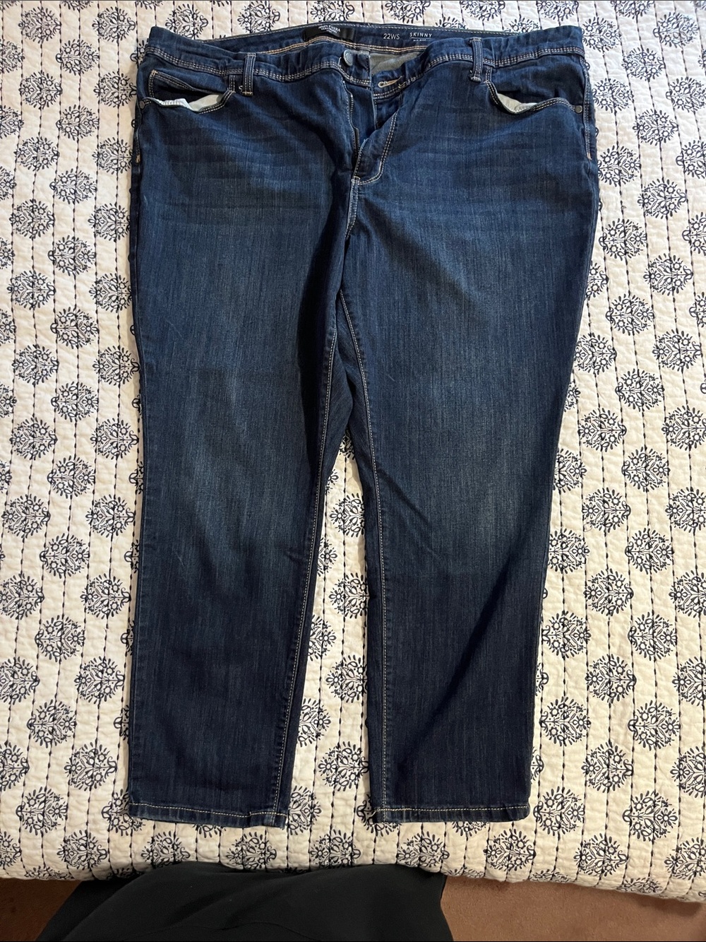 Simply Vera Vera Wang women’s  Dark Blue Straight Jeans